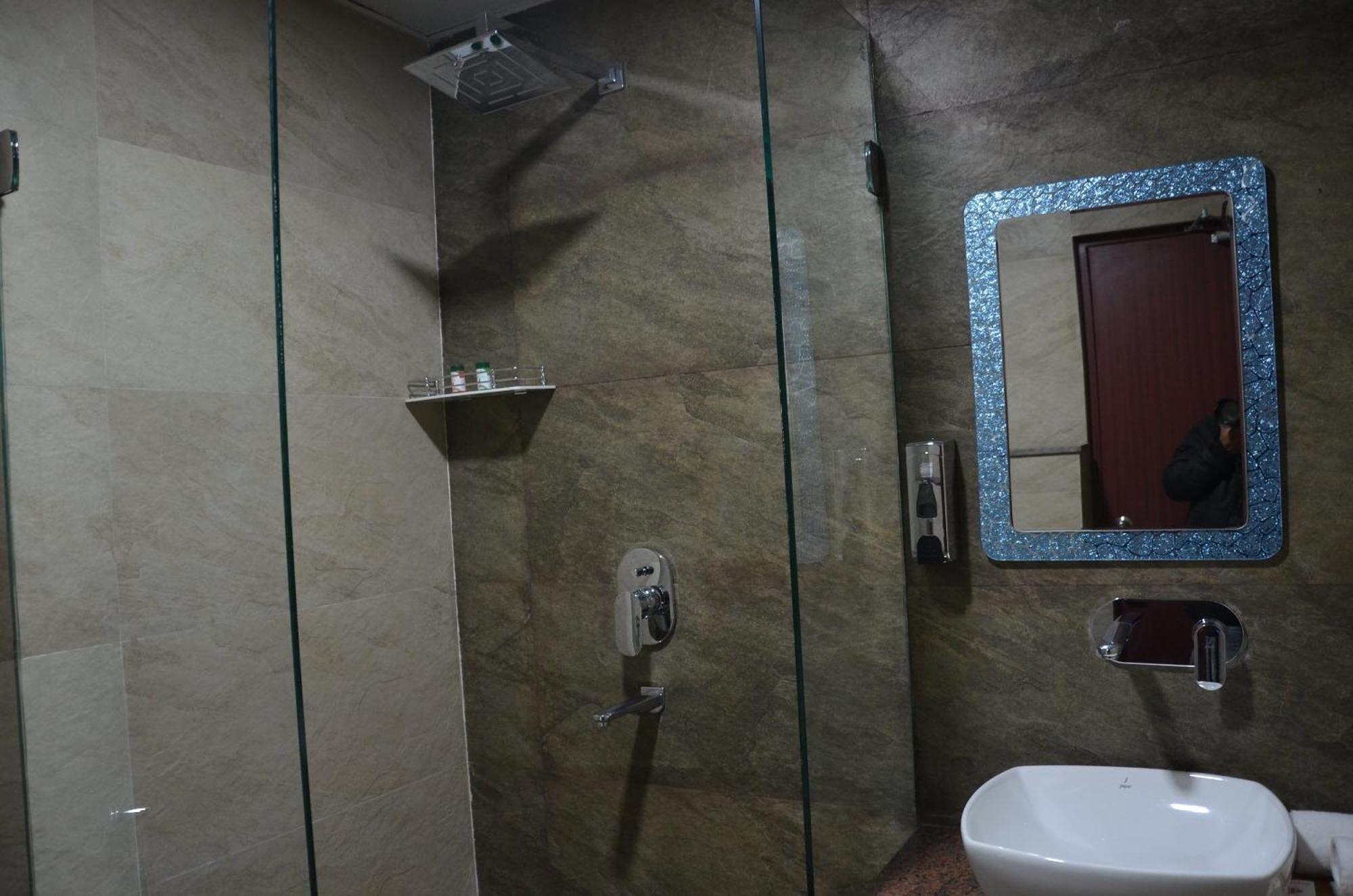 Fabhotel Roselle Inn Lucknow Exterior photo